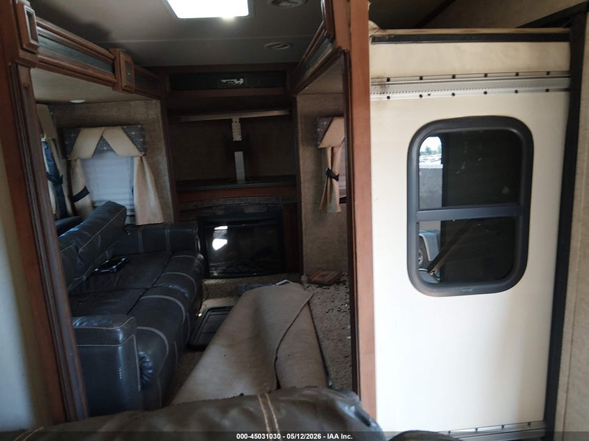 2015 FOREST RIVER SIERRA auction photo 5