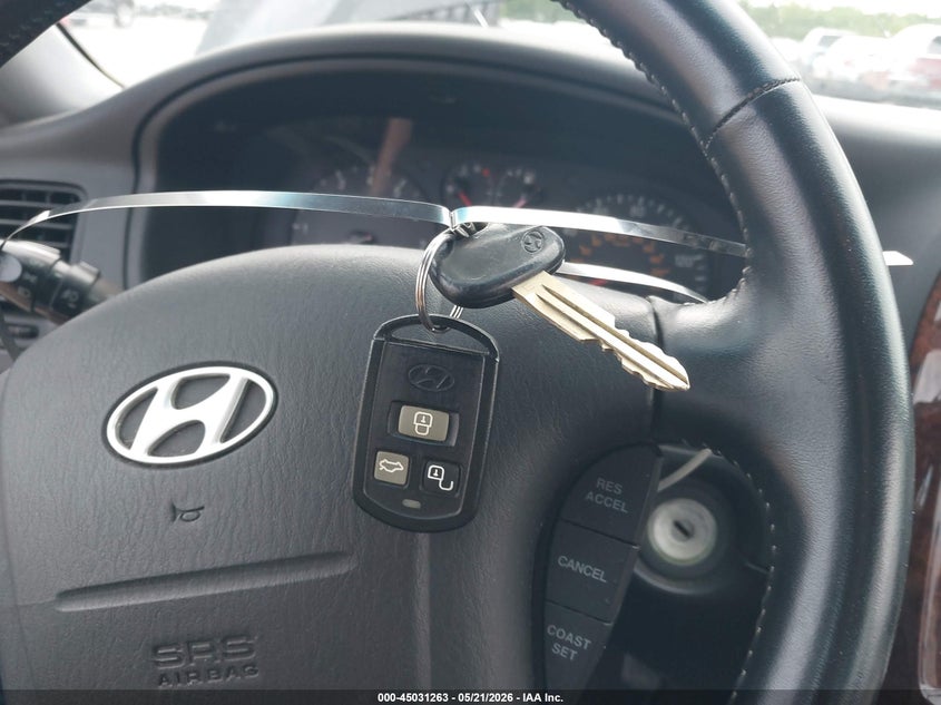 2002 Hyundai Sonata Gls/Lx VIN: KMHWF35H52A621946 Lot: 45031263