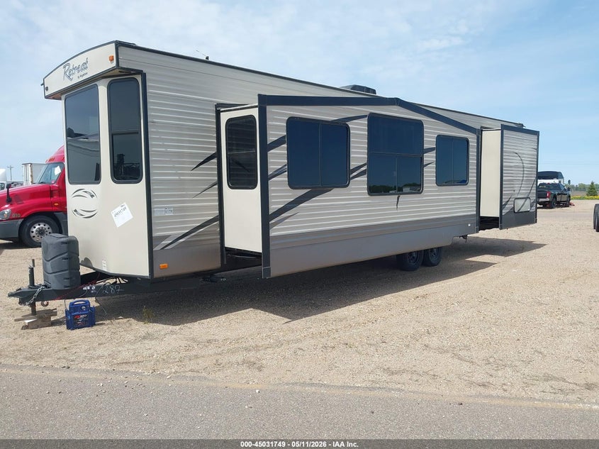 2017 KEYSTONE RV RETREAT auction photo 2