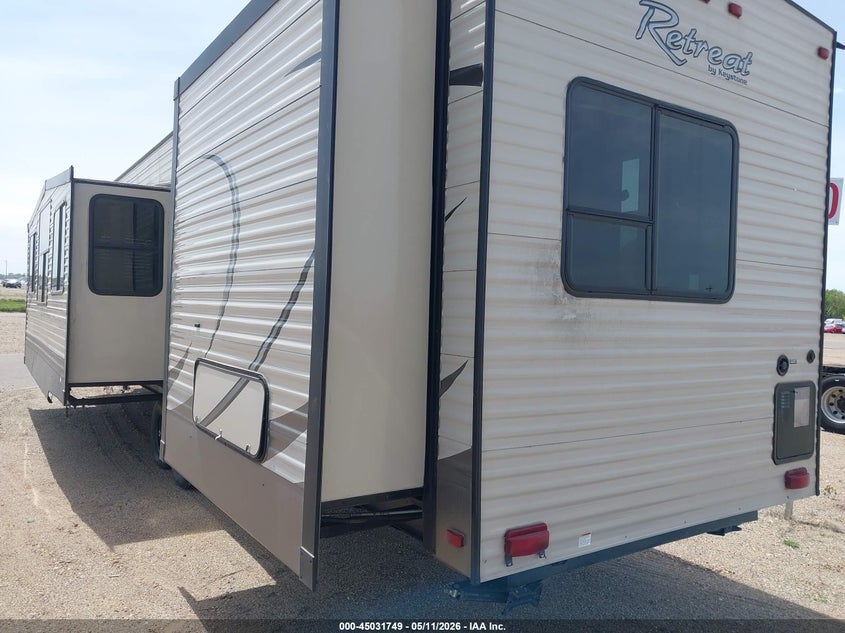 2017 KEYSTONE RV RETREAT auction photo 3