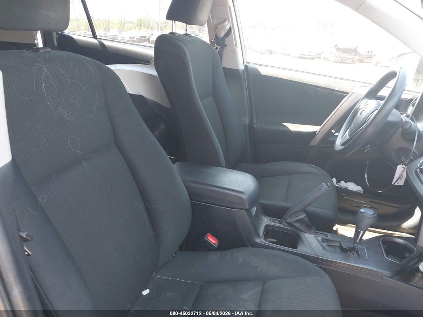 VIN JTMBFREV7JJ735232 2018 TOYOTA RAV4 LE