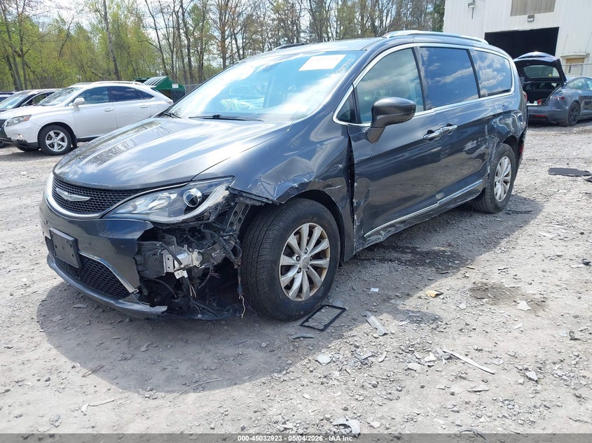 2018 Chrysler Pacifica Touring L Plus 2C4RC1EG1JR351095 photo 1