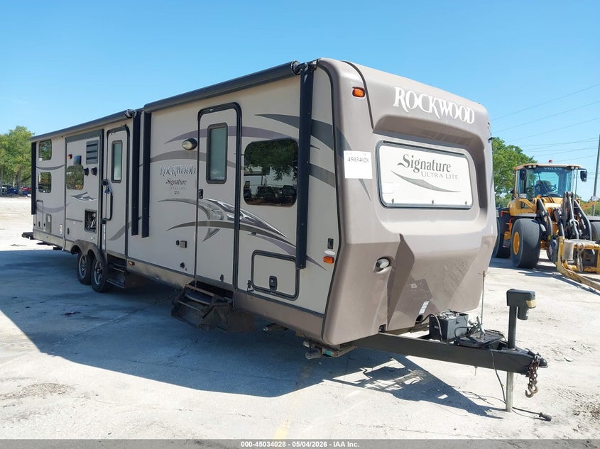ROCKWOOD TRAVEL TRAILER 2014. Lot# 45034028. VIN 4X4TRLH25F1861049. Photo 1