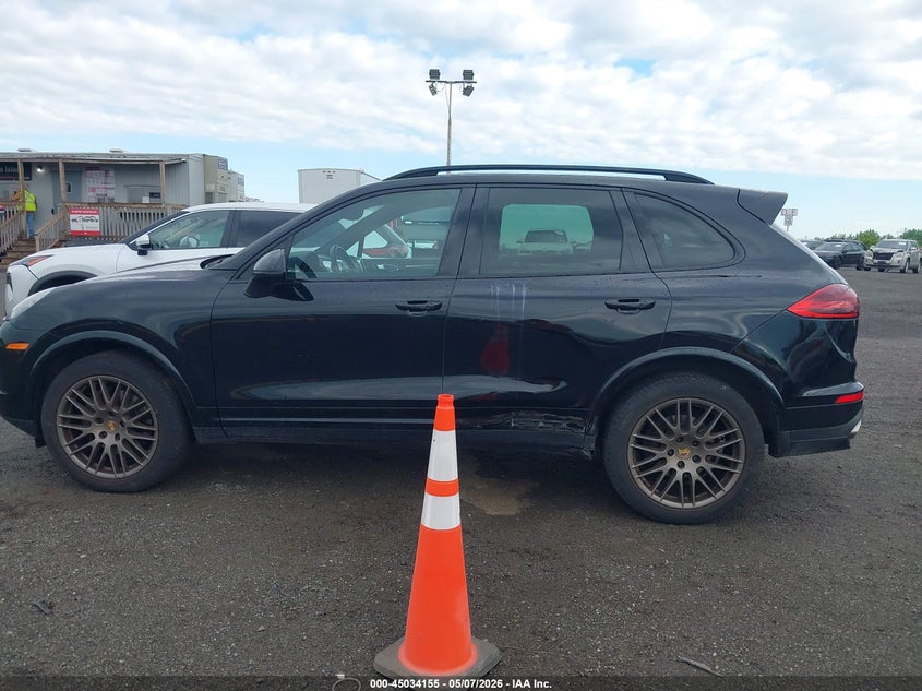 2017 Porsche Cayenne Platinum Edition VIN: WP1AA2A24HKA88157 Lot: 45034155