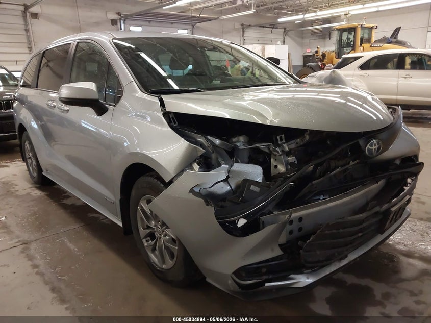 2021 Toyota Sienna Le