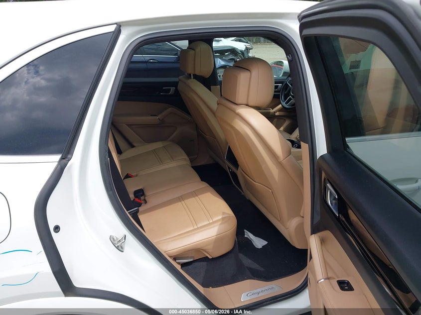 2020 Porsche Cayenne - view 8