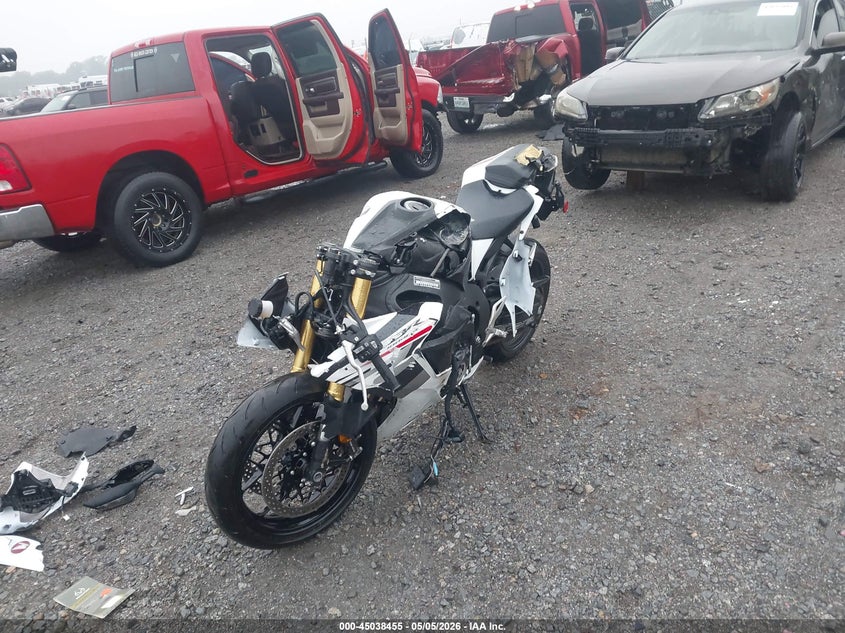 2025 HONDA CBR1000 auction photo 2