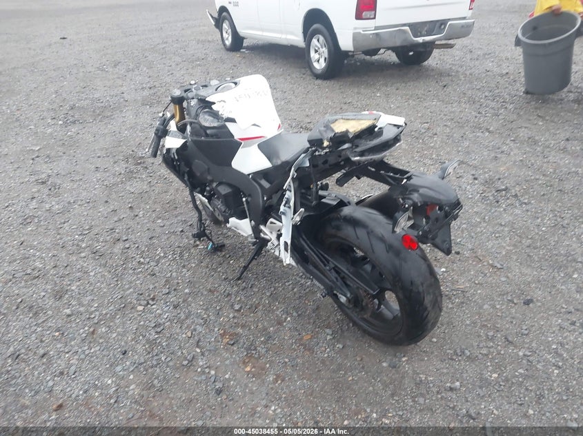 2025 HONDA CBR1000 auction photo 3