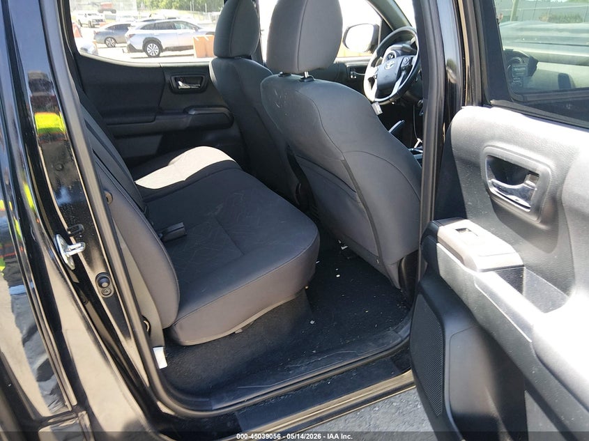 2017 TOYOTA TACOMA auction photo 8