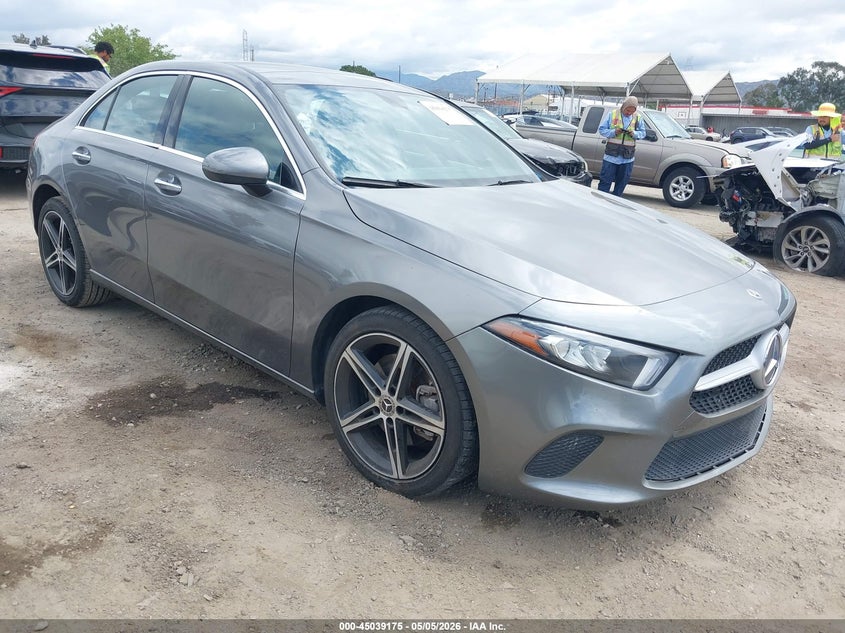 2019 Mercedes-Benz A 220
