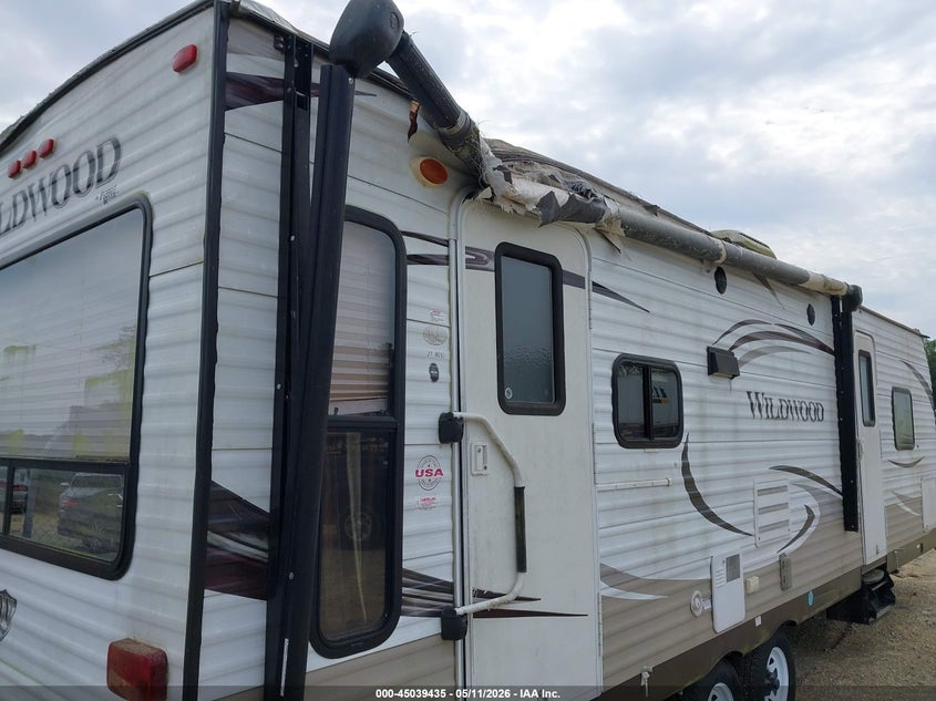 2015 WILDWOOD FOREST RIVER TRAVEL TRAILER auction photo 6