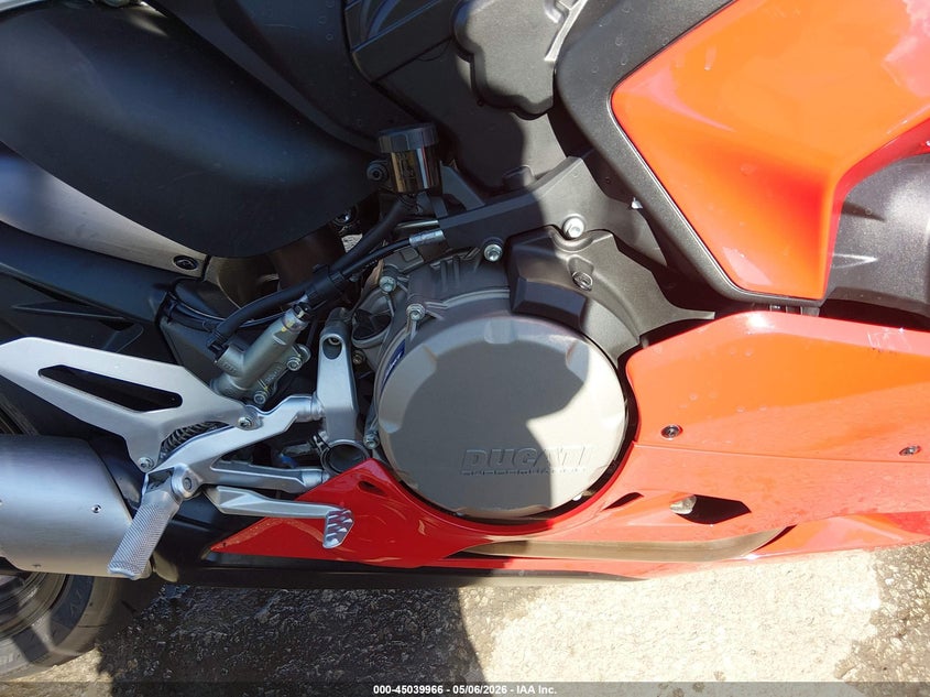 2023 Ducati Panigale V2 VIN: ZDMHAATW6PB011884 Lot: 45039966