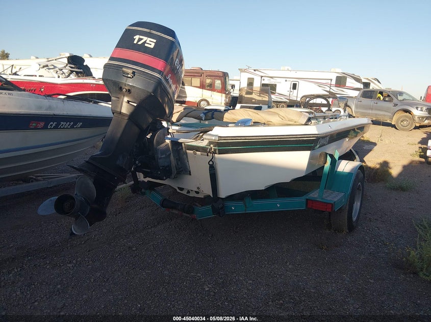 1993 CHAMPION BOAT AND TRAILER auction photo 4