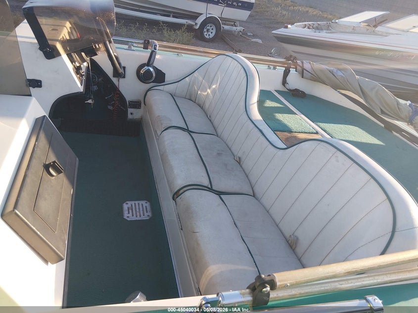 1993 CHAMPION BOAT AND TRAILER auction photo 5