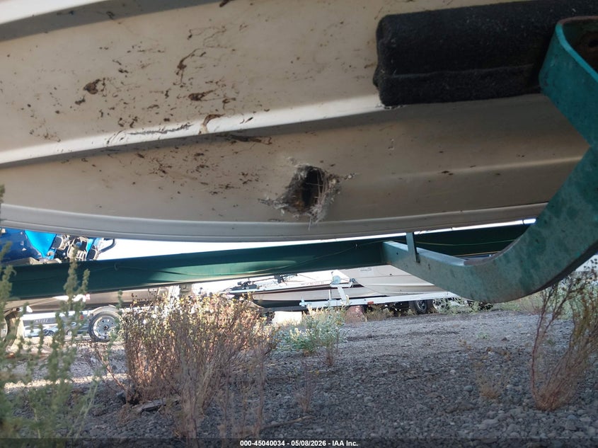 1993 CHAMPION BOAT AND TRAILER auction photo 6