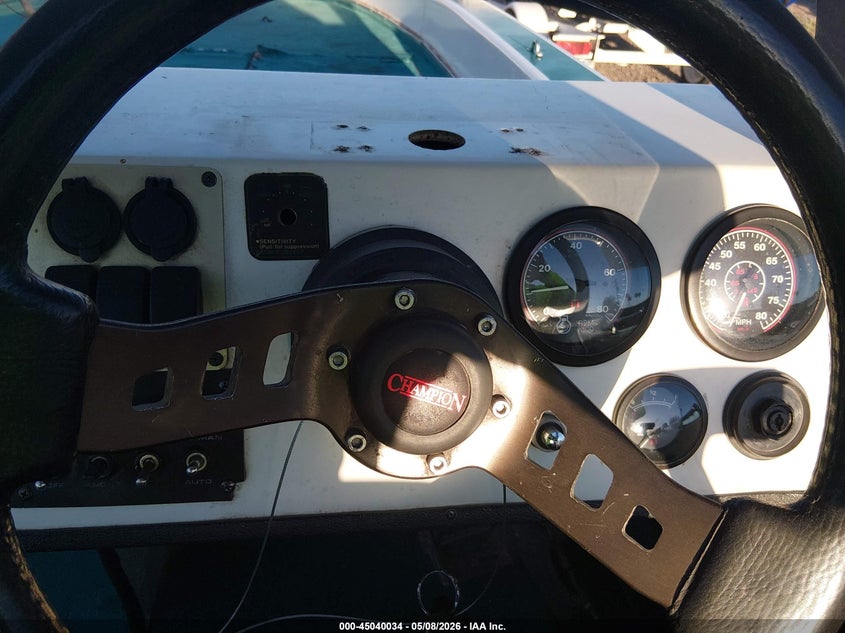 1993 CHAMPION BOAT AND TRAILER auction photo 7