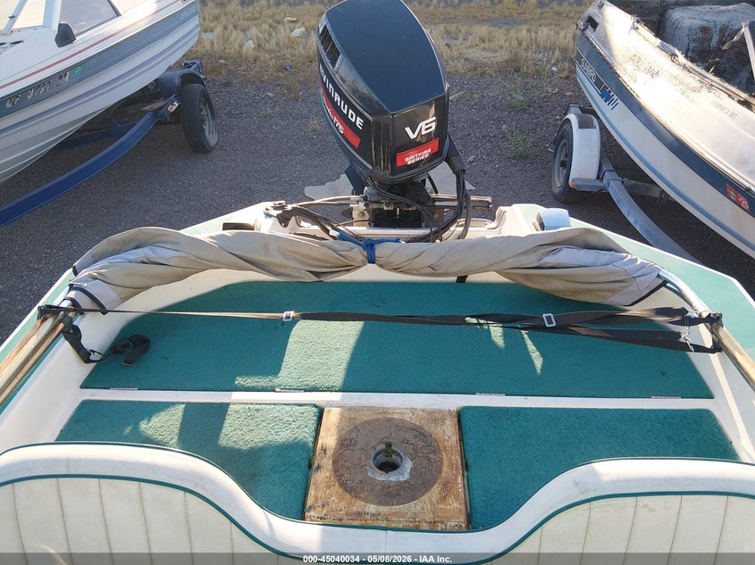 1993 CHAMPION BOAT AND TRAILER auction photo 8