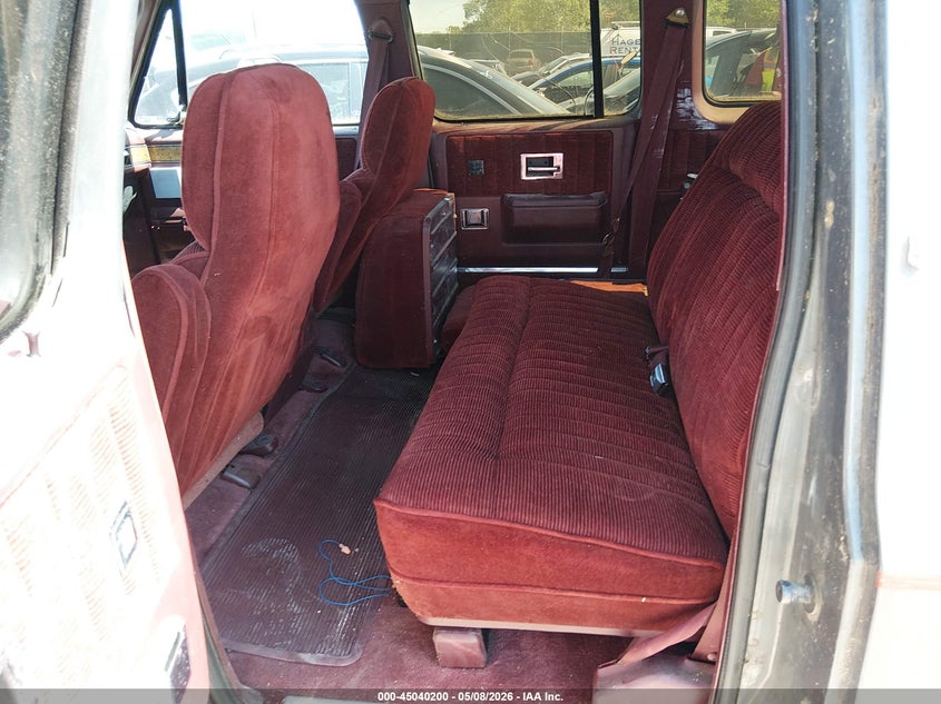 1989 Chevrolet Suburban R2500 VIN: 1GNGR26N5KF105918 Lot: 45040200