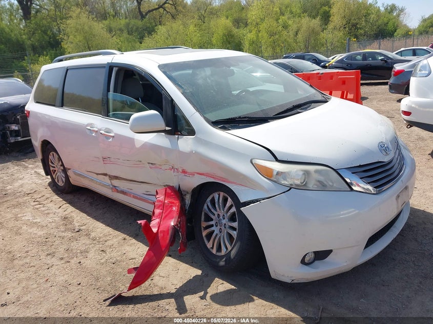 2016 Toyota Sienna Xle 8 Passenger