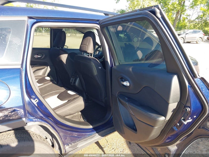 2015 JEEP CHEROKEE auction photo 8