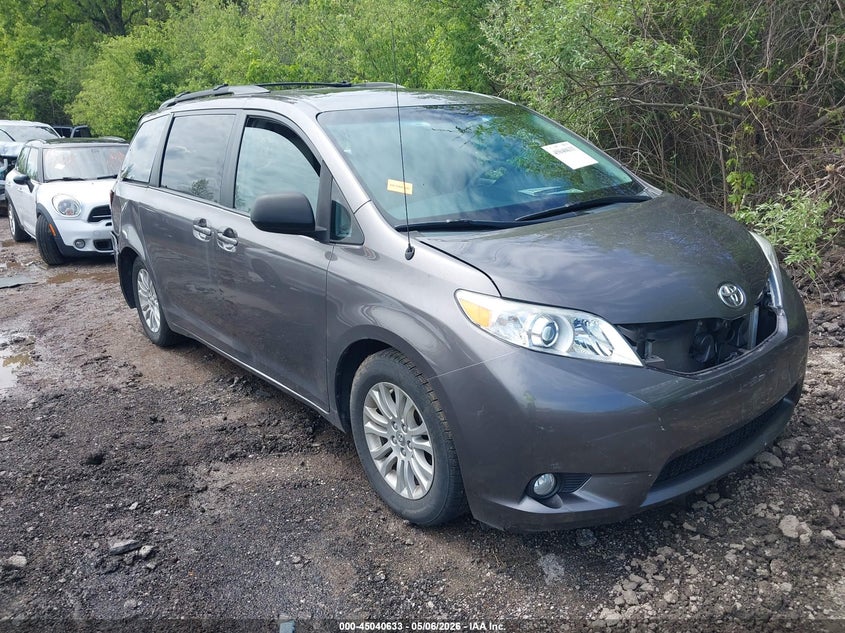 2014 Toyota Sienna Xle V6 8 Passenger