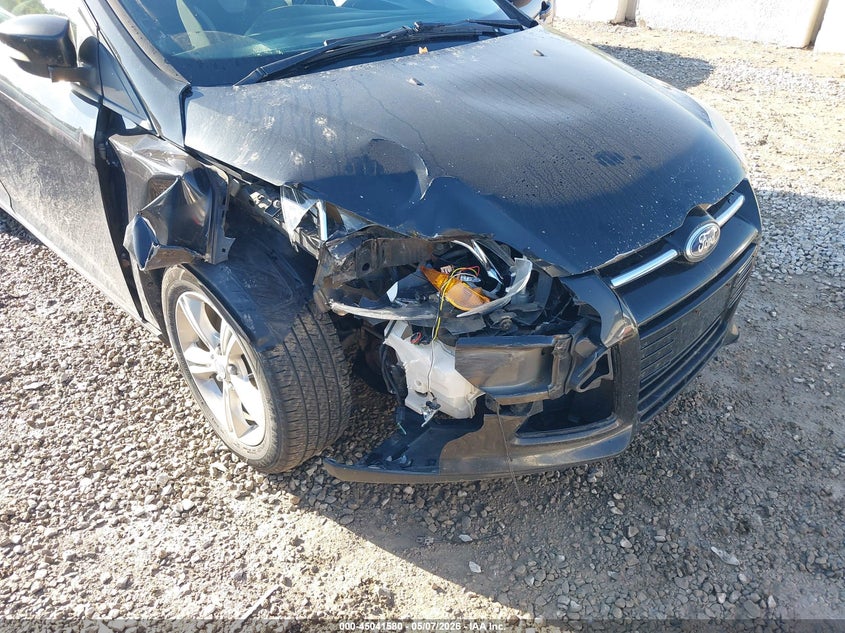 1FAHP3F29CL464048 2012 Ford Focus 2.0 Se black