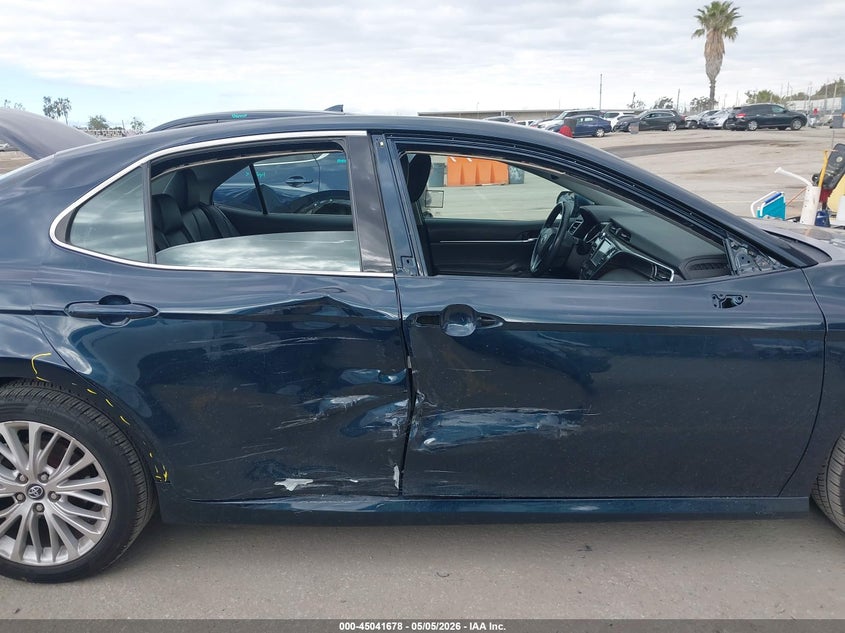 2018 TOYOTA CAMRY XLE — Photo 14