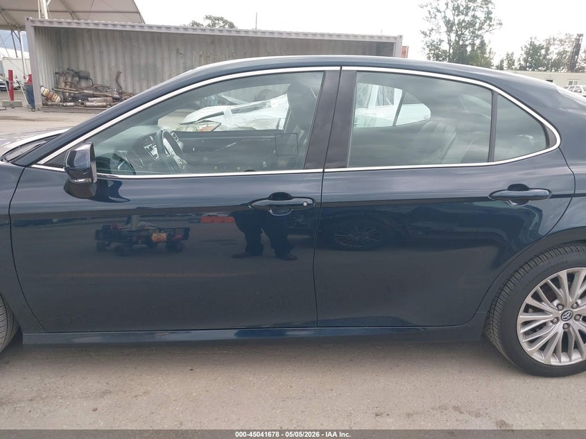 2018 TOYOTA CAMRY XLE — Photo 15