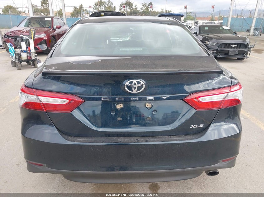 2018 TOYOTA CAMRY XLE — Photo 17