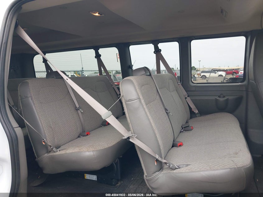 2026 GMC Savana Passenger 3500 Extended Wheelbase, Lt, Rwd VIN: 1GJZ7PF76T1189048 Lot: 45041933