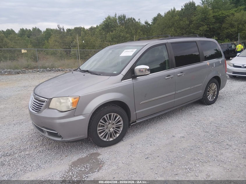 2013 CHRYSLER TOWN & COUNTRY auction photo 2