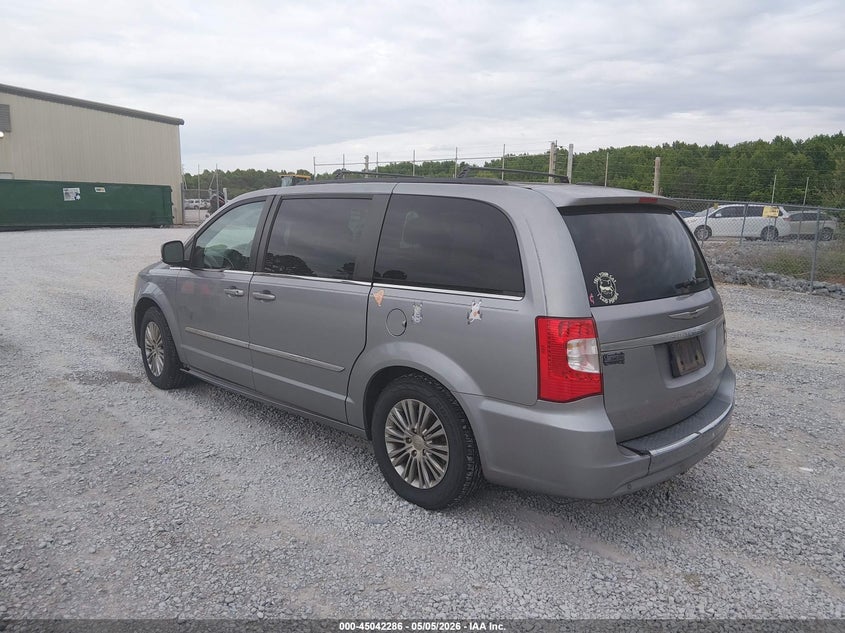 2013 CHRYSLER TOWN & COUNTRY auction photo 3