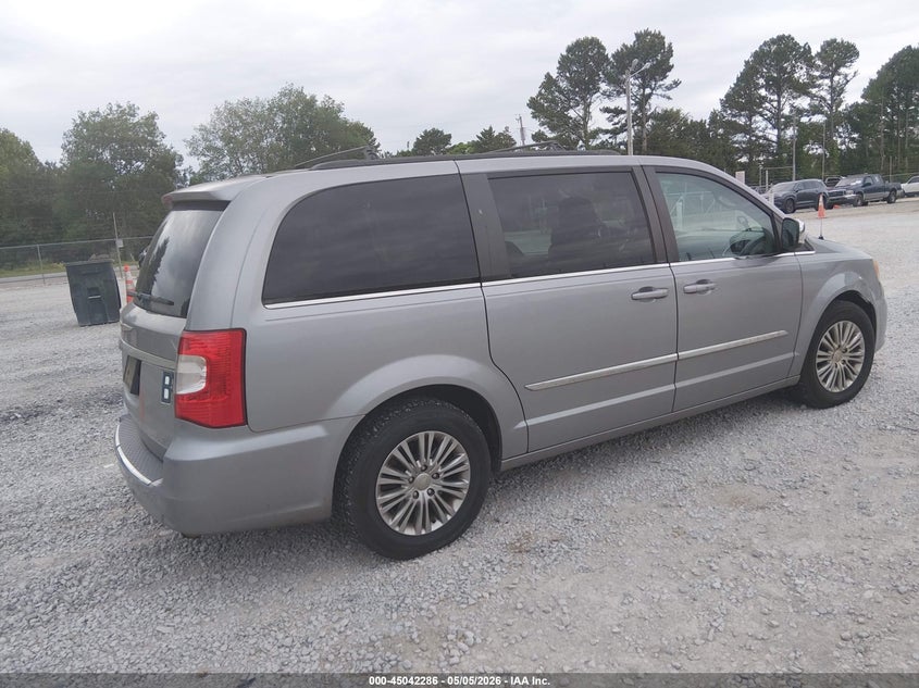 2013 CHRYSLER TOWN & COUNTRY auction photo 4