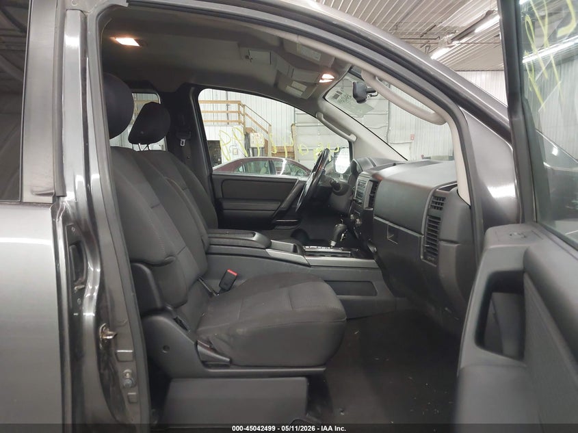 2011 NISSAN TITAN auction photo 5
