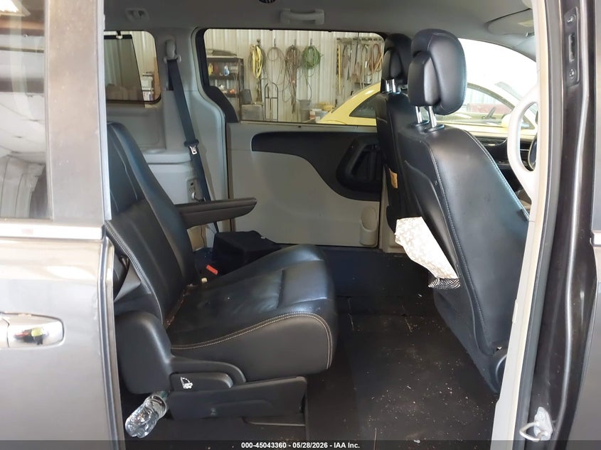 2016 Chrysler Town & Country Touring VIN: 2C4RC1BG2GR142221 Lot: 45043360