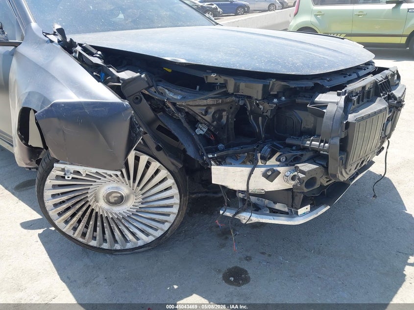 2024 BMW I7 auction photo 6