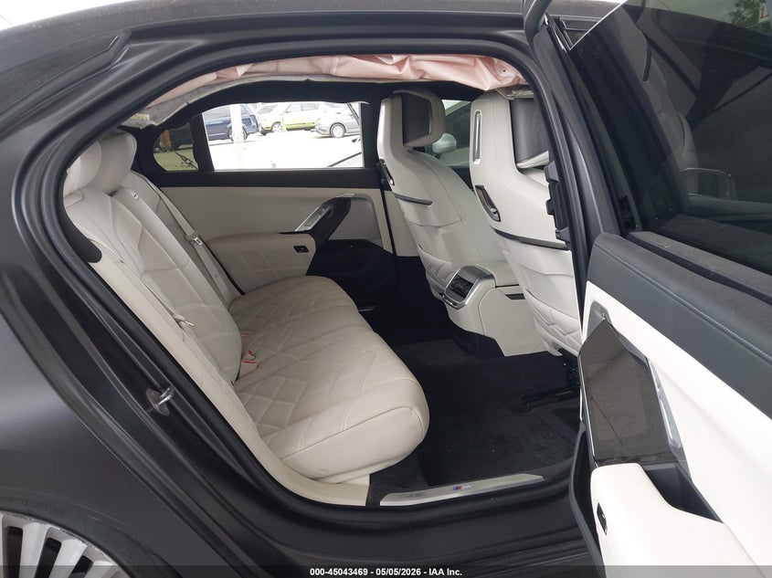 2024 BMW I7 auction photo 8