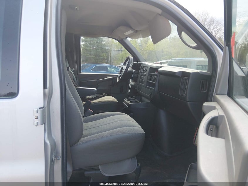 2011 GMC SAVANA 2500 auction photo 5