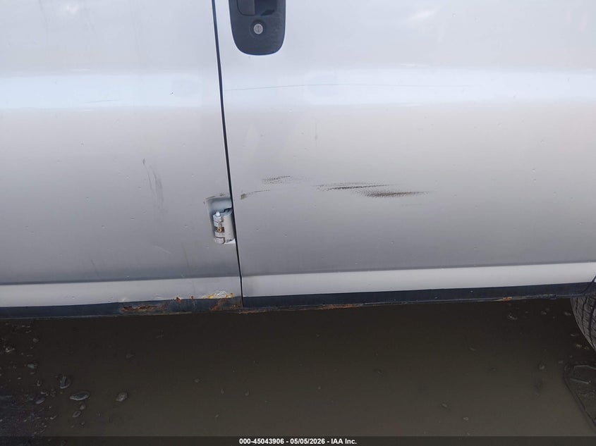 2011 GMC SAVANA 2500 auction photo 6