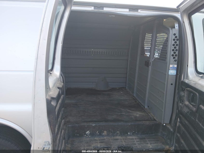2011 GMC SAVANA 2500 auction photo 8