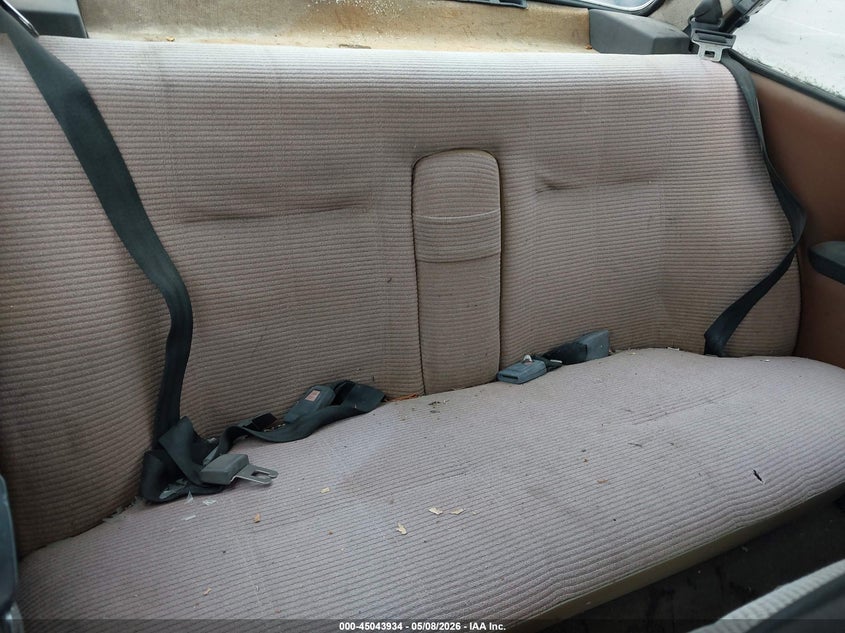 1977 Volvo 242 Dl VIN: VC24245H1116831 Lot: 45043934