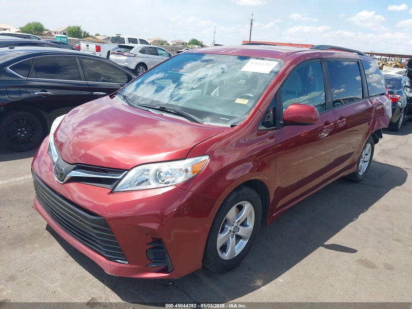 2019 TOYOTA SIENNA auction photo 2