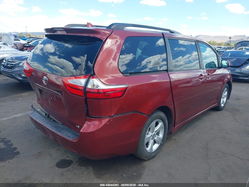 2019 TOYOTA SIENNA auction photo 4