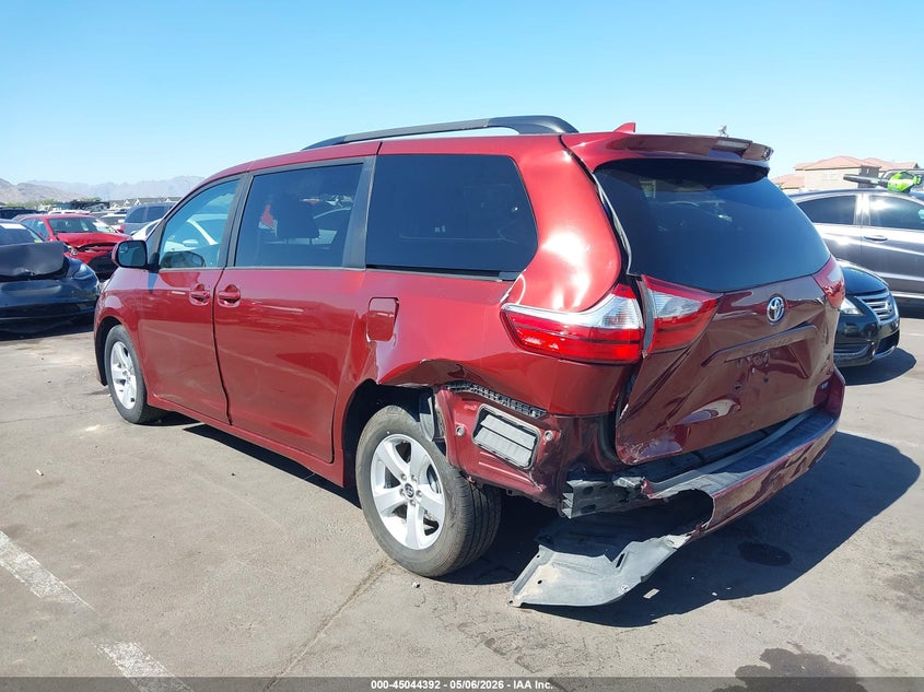 2019 TOYOTA SIENNA auction photo 6