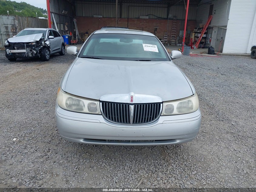 2001 Lincoln Town Car Signature VIN: 1LNHM82W21Y630298 Lot: 45045828