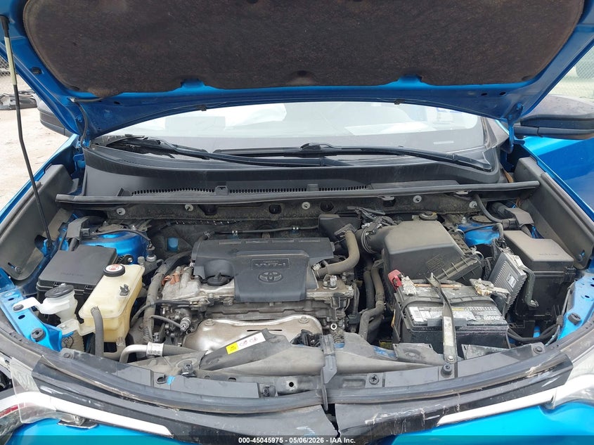 VIN JTMZFREV7JJ735049 2018 TOYOTA RAV4 LE