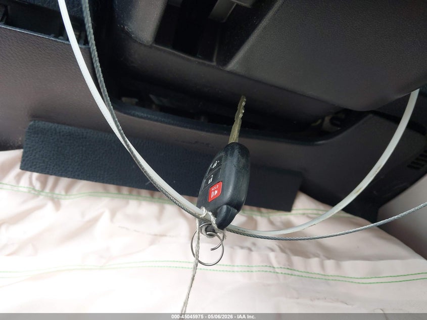 VIN JTMZFREV7JJ735049 2018 TOYOTA RAV4 LE
