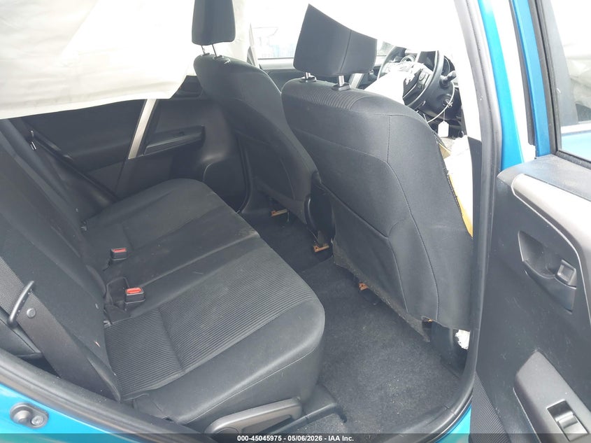 VIN JTMZFREV7JJ735049 2018 TOYOTA RAV4 LE