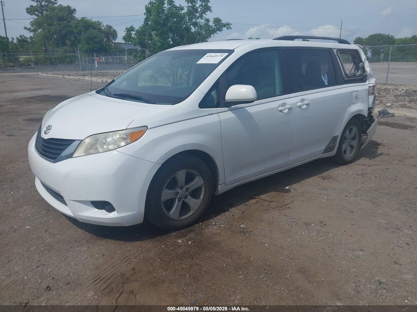 2013 Toyota Sienna Le V6 8 Passenger 5TDKK3DC7DS346512 photo 1