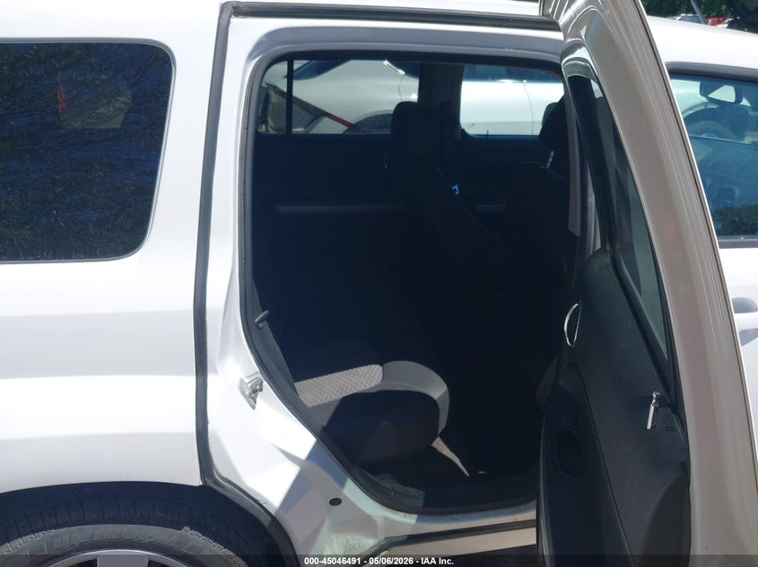 2010 CHEVROLET HHR auction photo 8